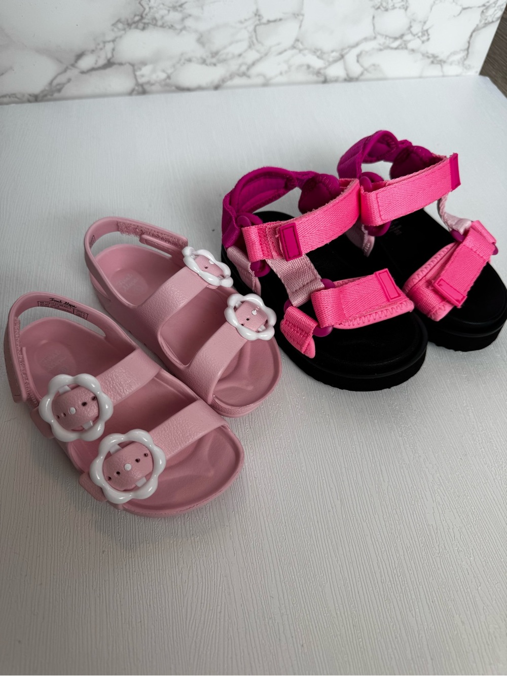 [toddler sandal bundle] - size 5/6